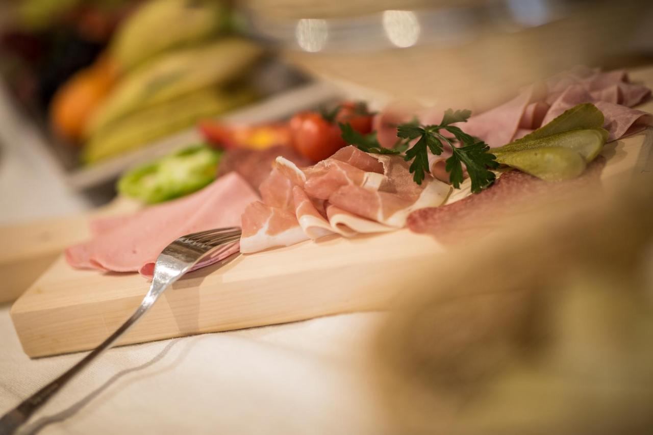 Restaurant Gaestehaus Wiesenheim Uderns Zewnętrze zdjęcie